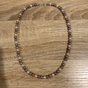 Colored pearl necklace